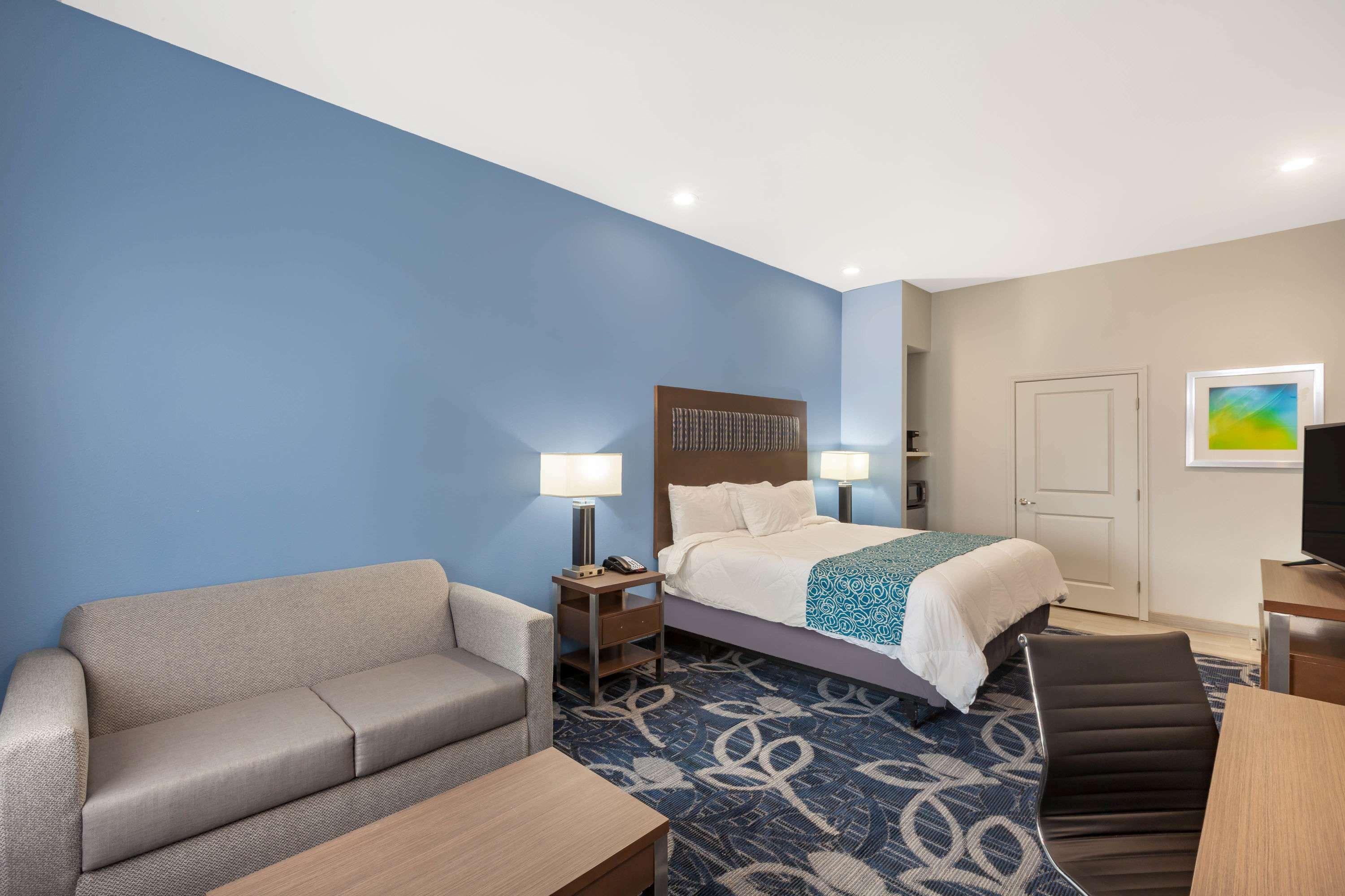 Отель Baymont By Wyndham Houston Hobby Airport Экстерьер фото