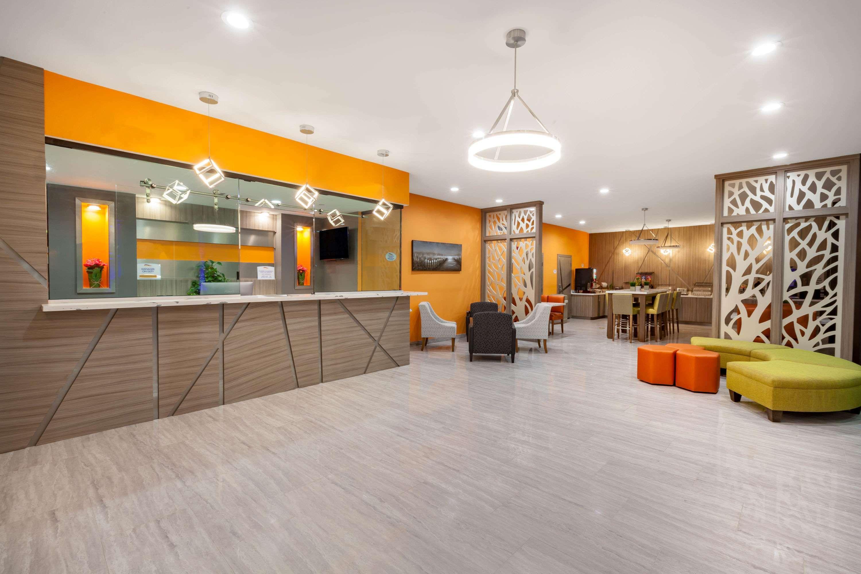 Отель Baymont By Wyndham Houston Hobby Airport Экстерьер фото