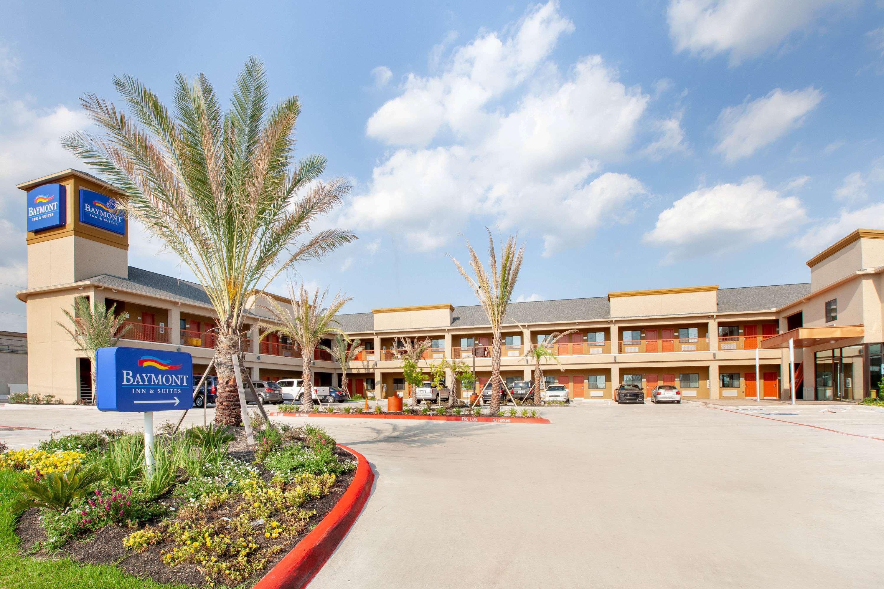 Отель Baymont By Wyndham Houston Hobby Airport Экстерьер фото